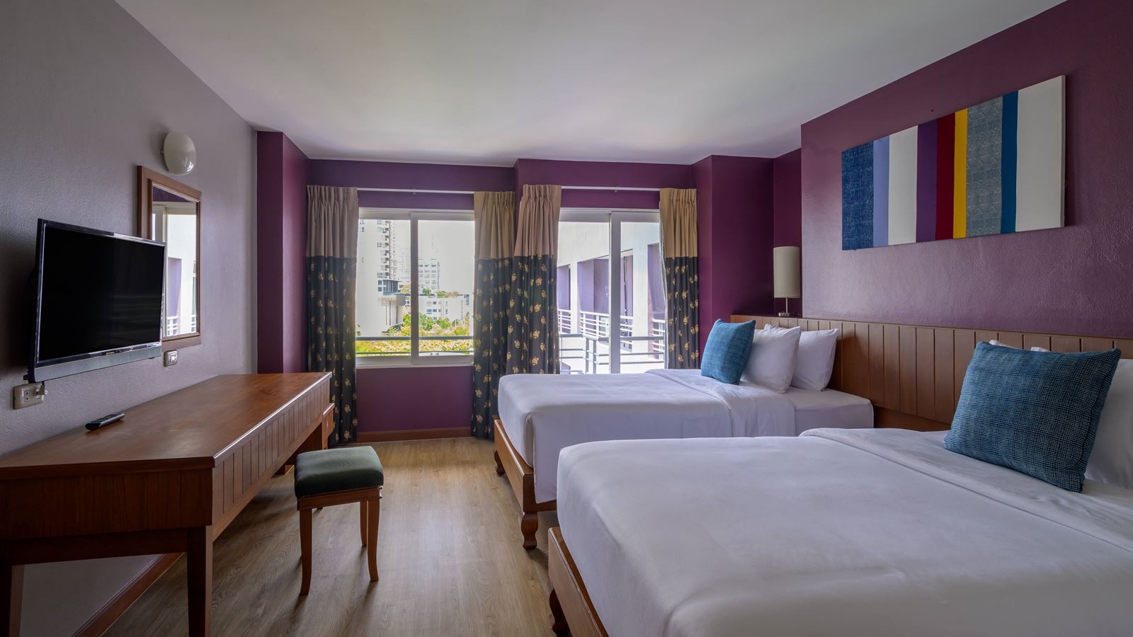 rooms-deluxe-room-pool-view