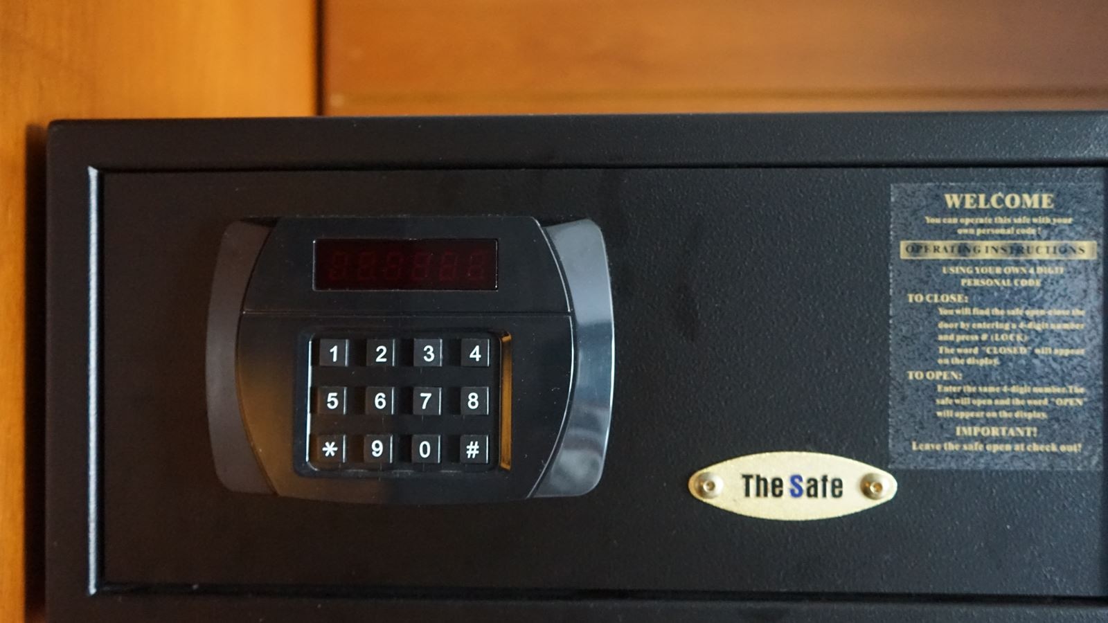 rooms-deluxe-room-pool-view