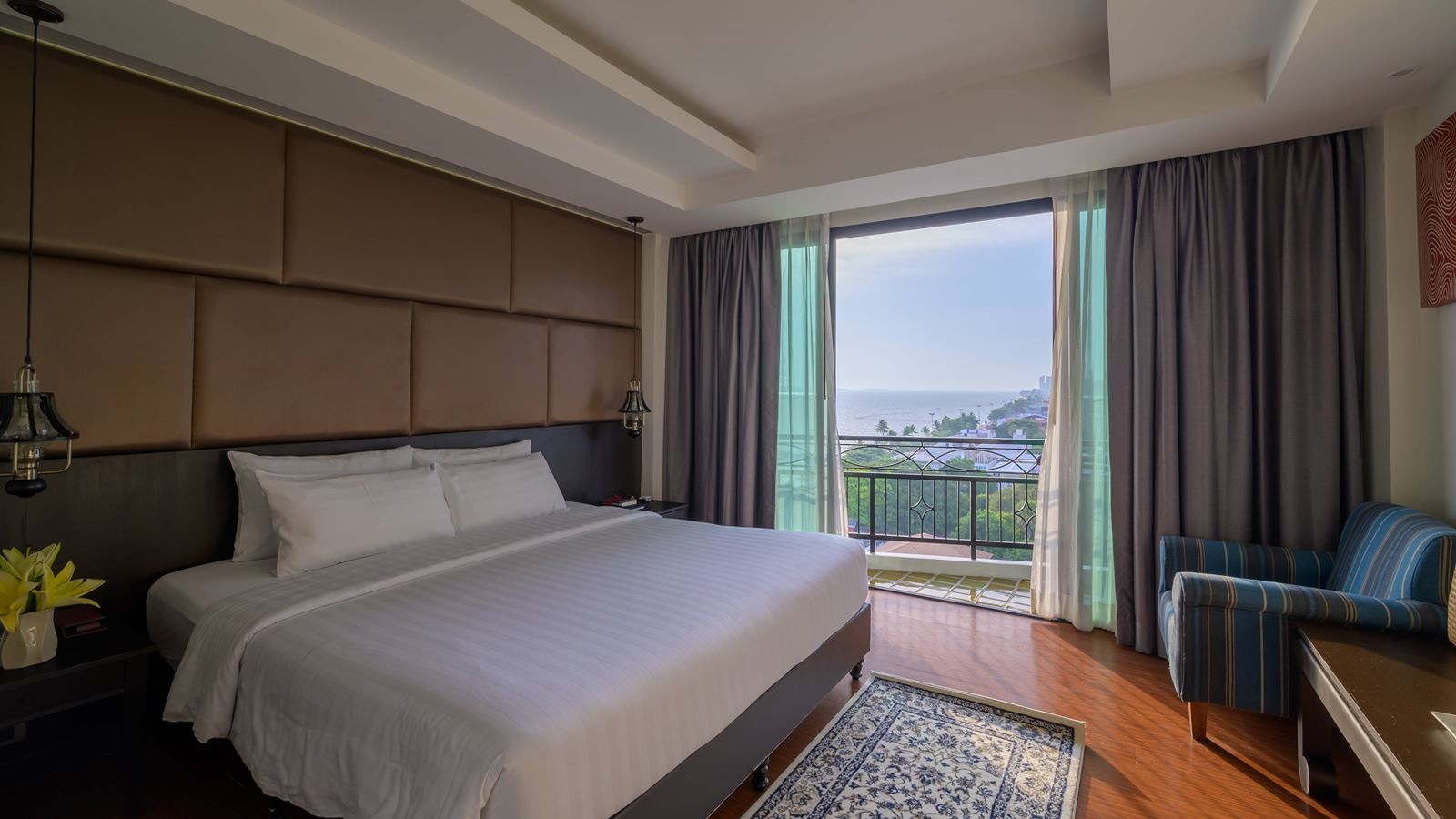 rooms-deluxe-seaview