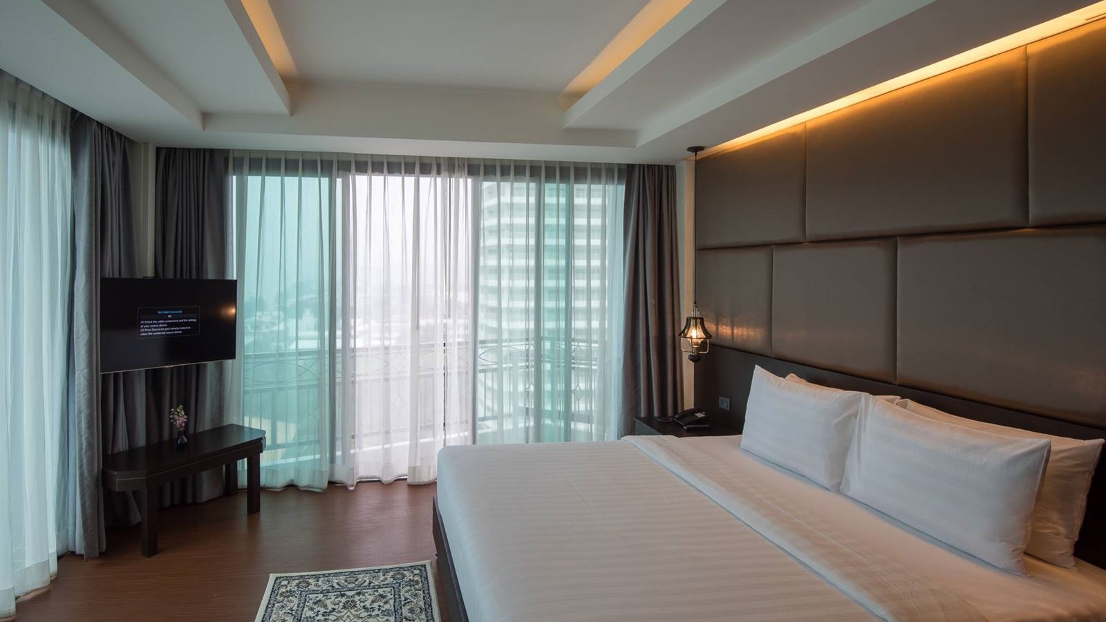 rooms-deluxe-city-view