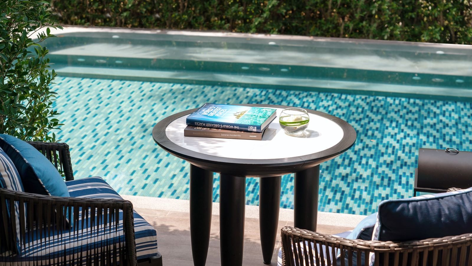 rooms-premium-room-with-pool-access