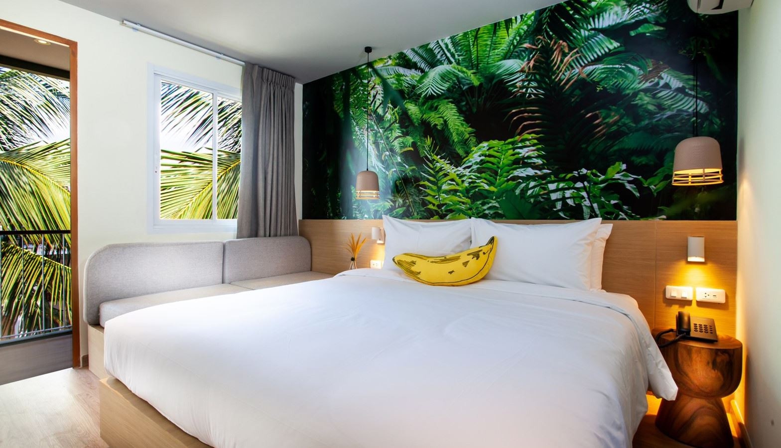 rooms-deluxe-balcony