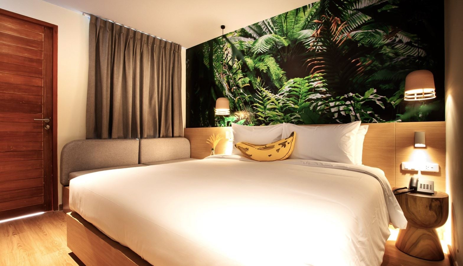 rooms-deluxe-balcony