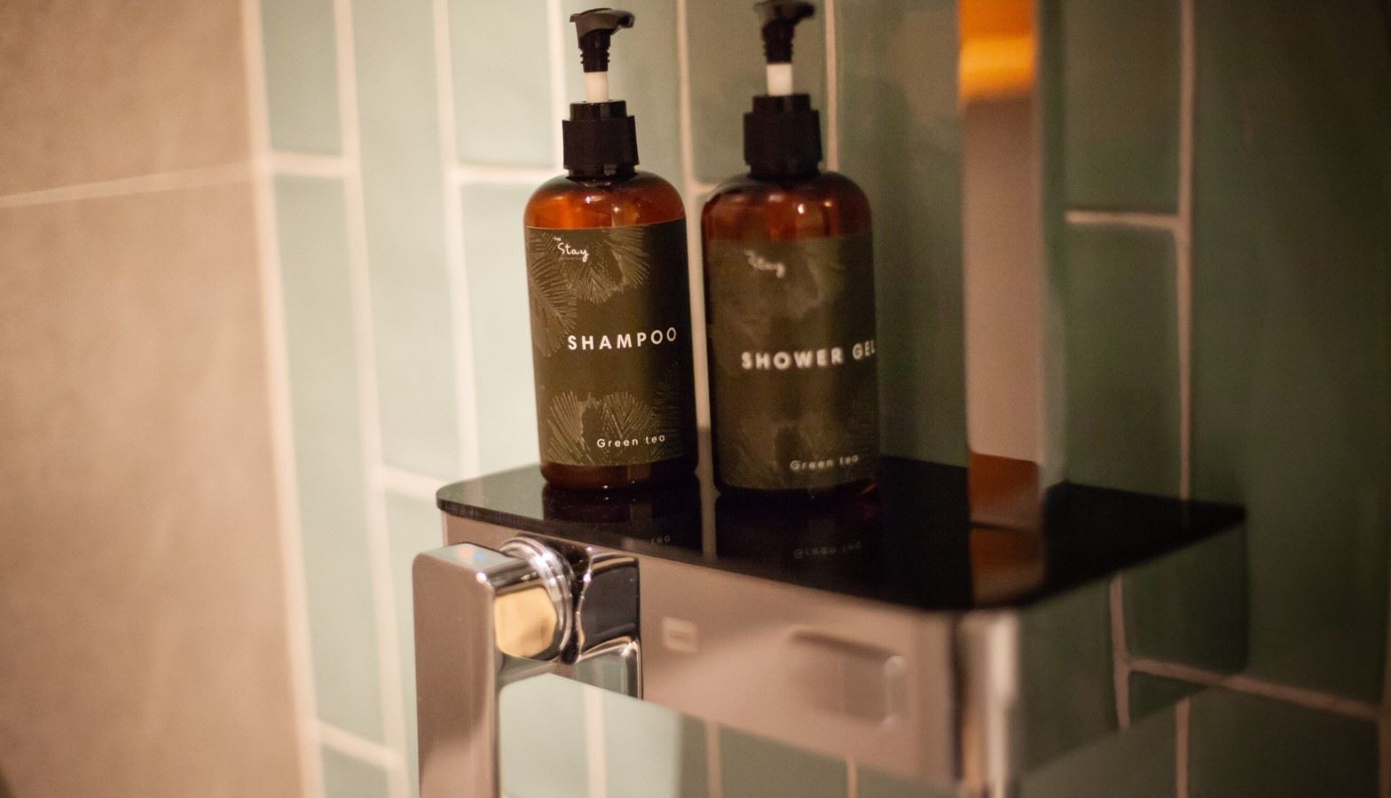 rooms-deluxe-pool-view