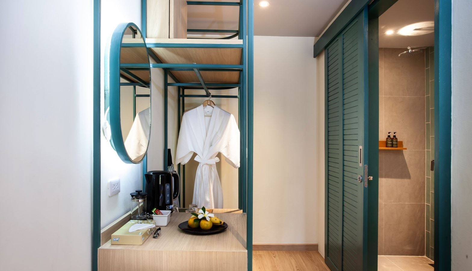 rooms-deluxe-pool-view