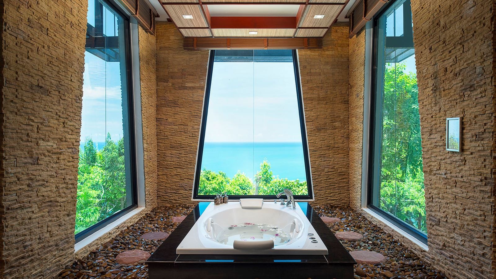 rooms-deluxe-jacuzzi-grande