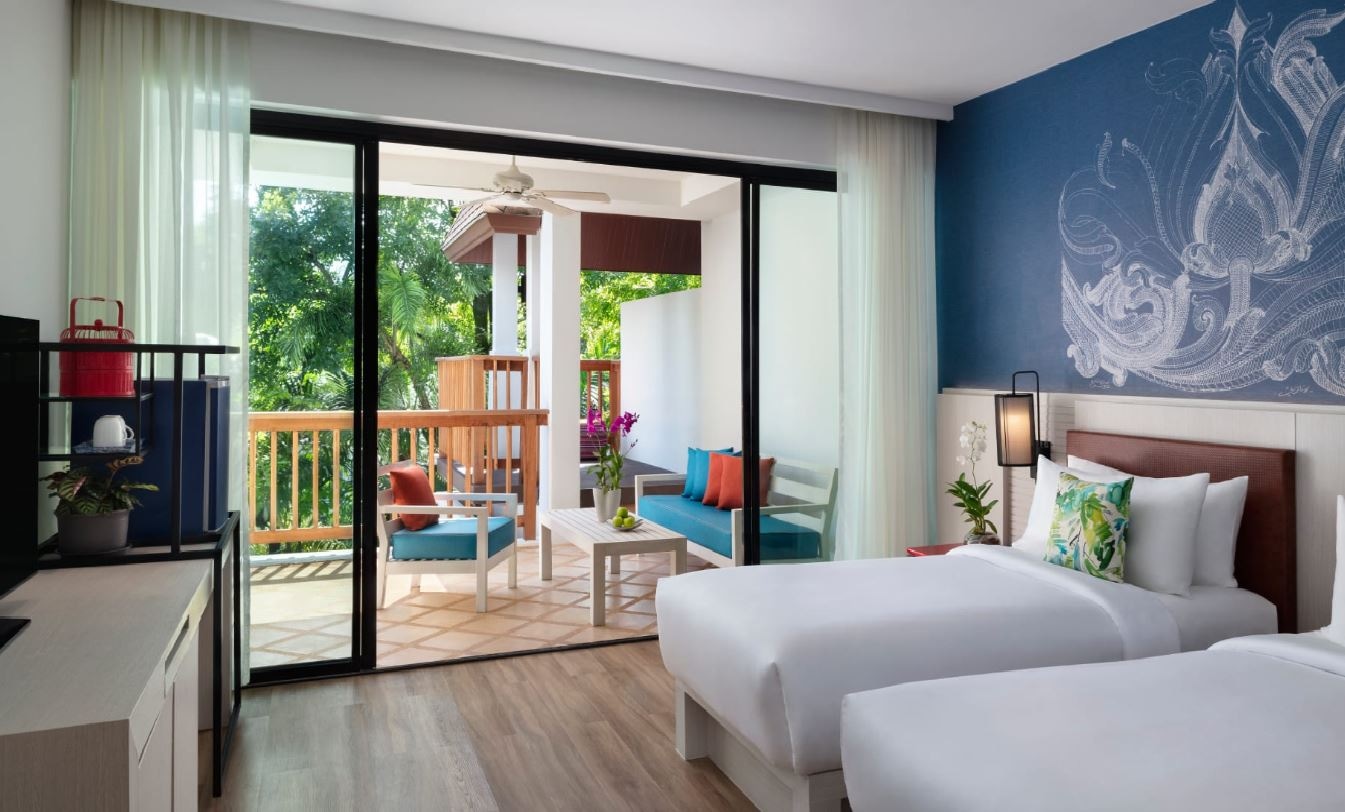 rooms-avani-pool-view-room