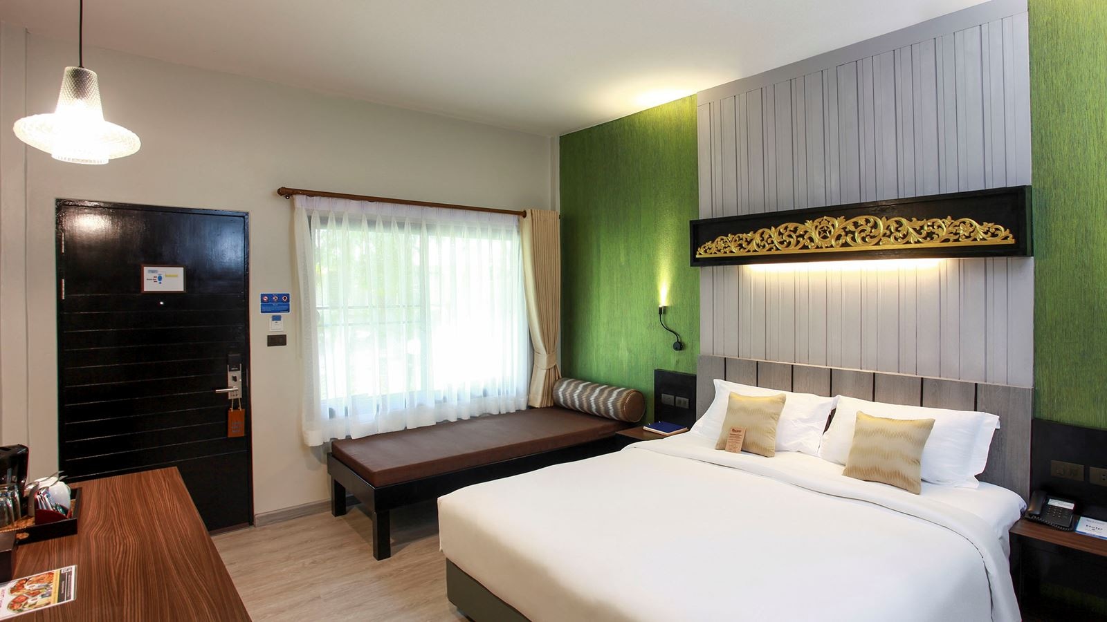 rooms-superior-child-sharing-bed