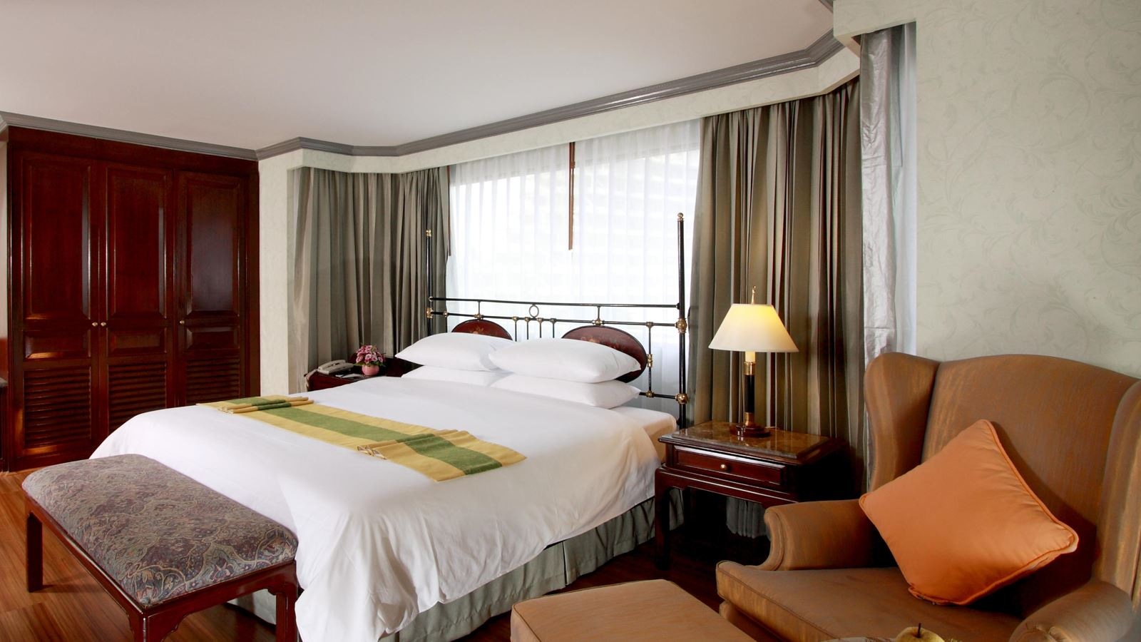 rooms-executive-room