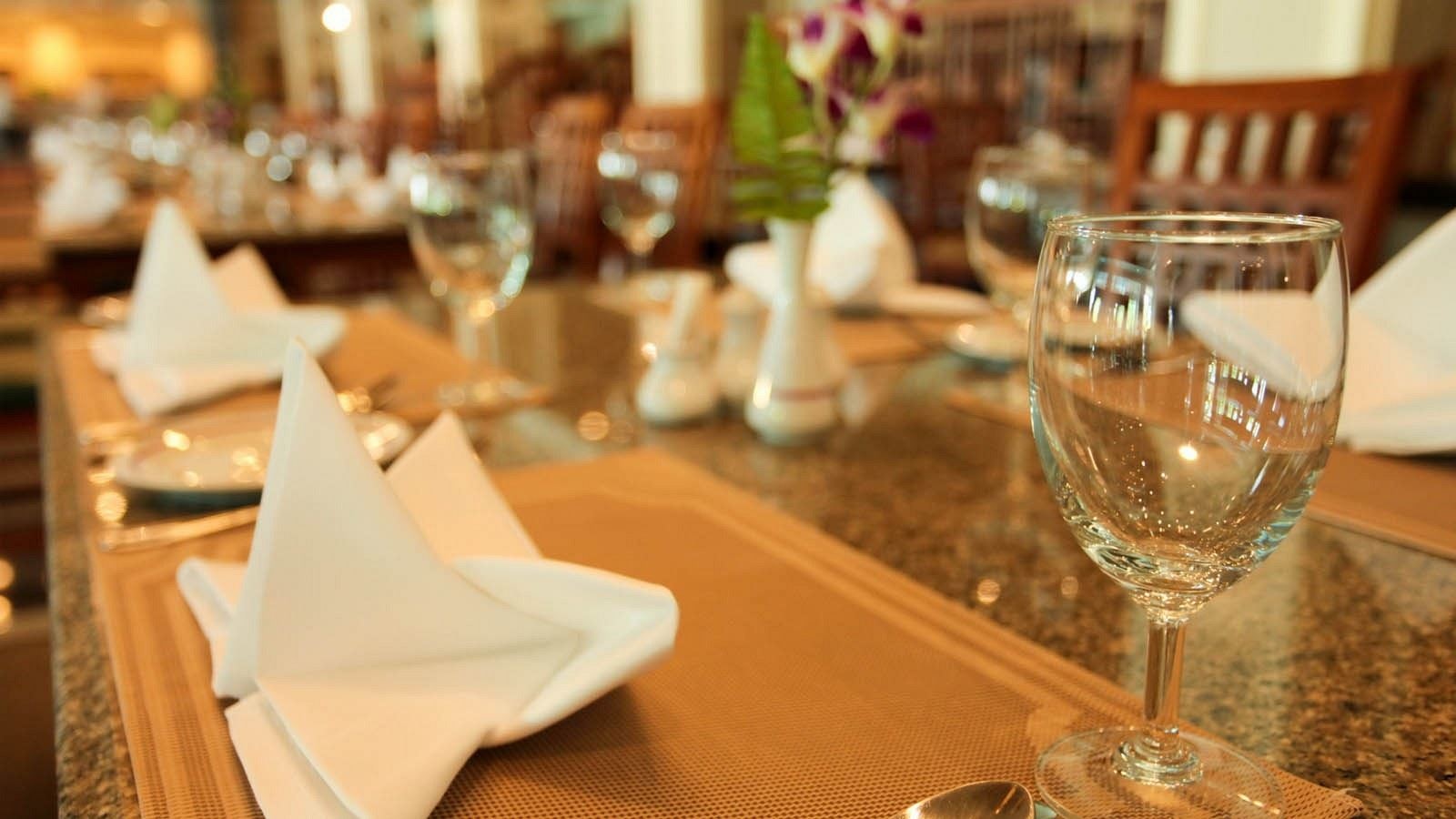 restaurants-the-emerald-coffee-shop