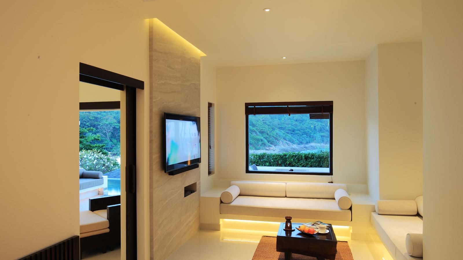 rooms-grand-pool-suite-sea-view