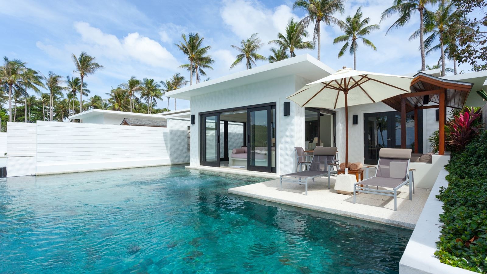 rooms-2-bedroom-grand-pool-suite