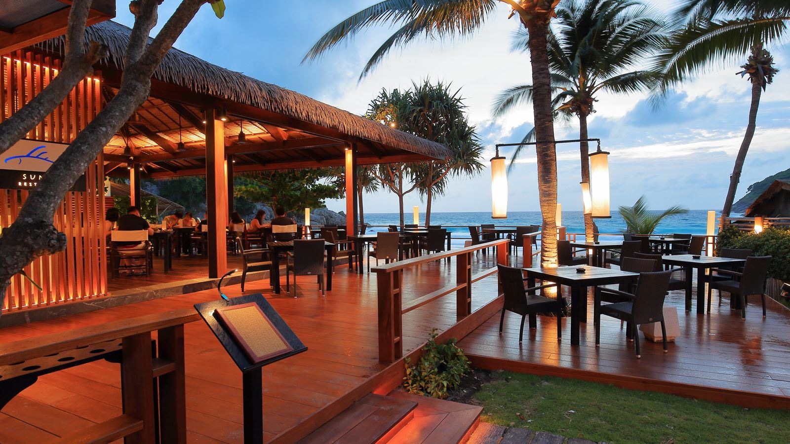 restaurants-sunset-beach-restaurant