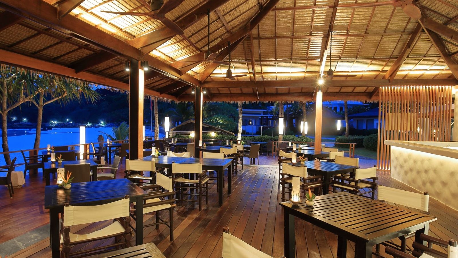 restaurants-sunset-beach-restaurant