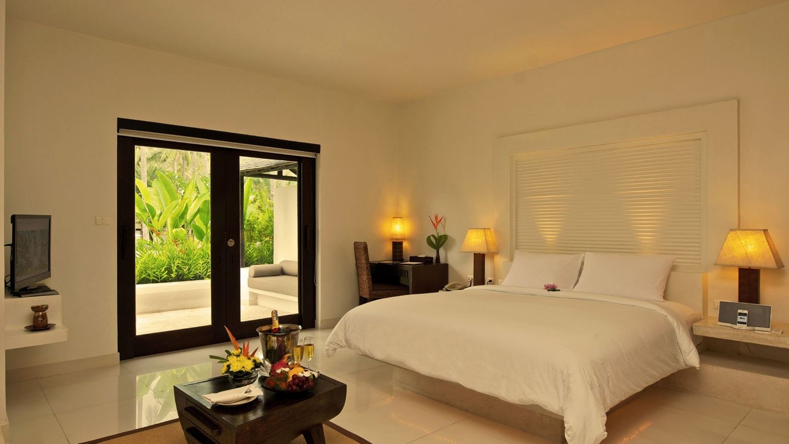 rooms-deluxe-villa-garden-view