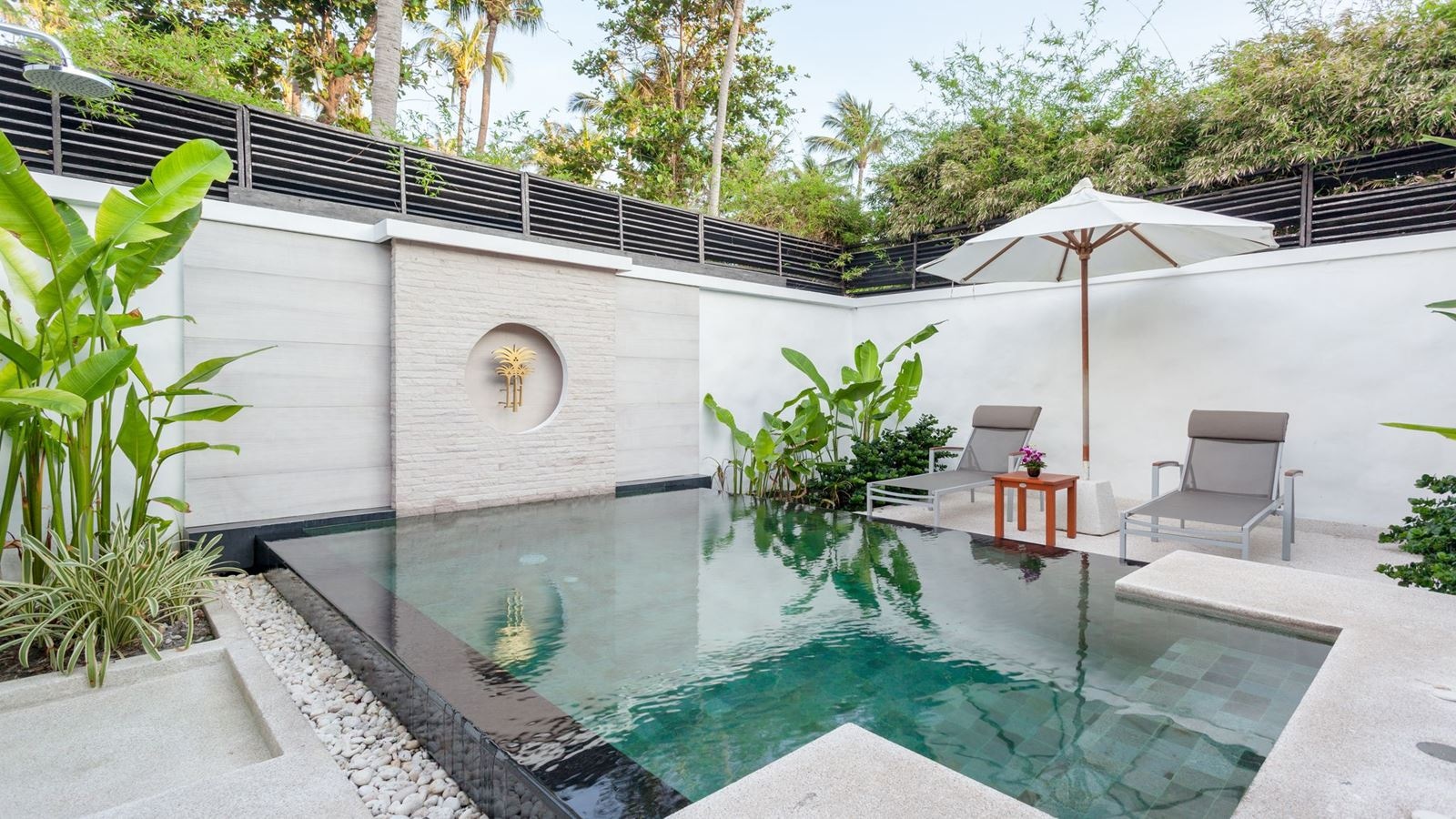 rooms-grand-deluxe-pool-villa-beachfront