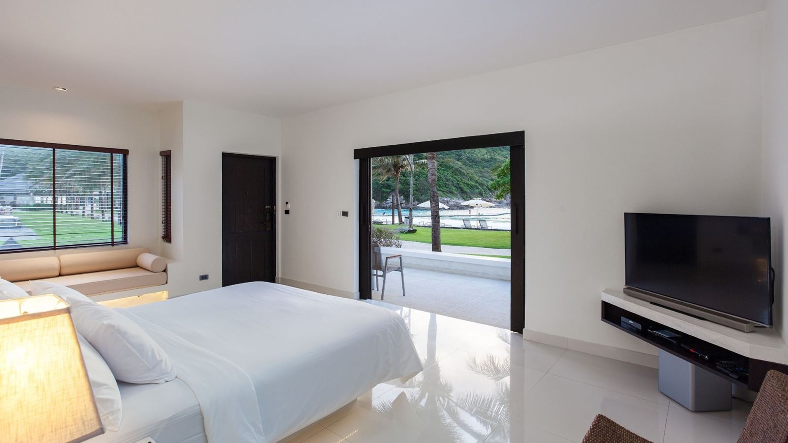 rooms-grand-deluxe-pool-villa-beachfront