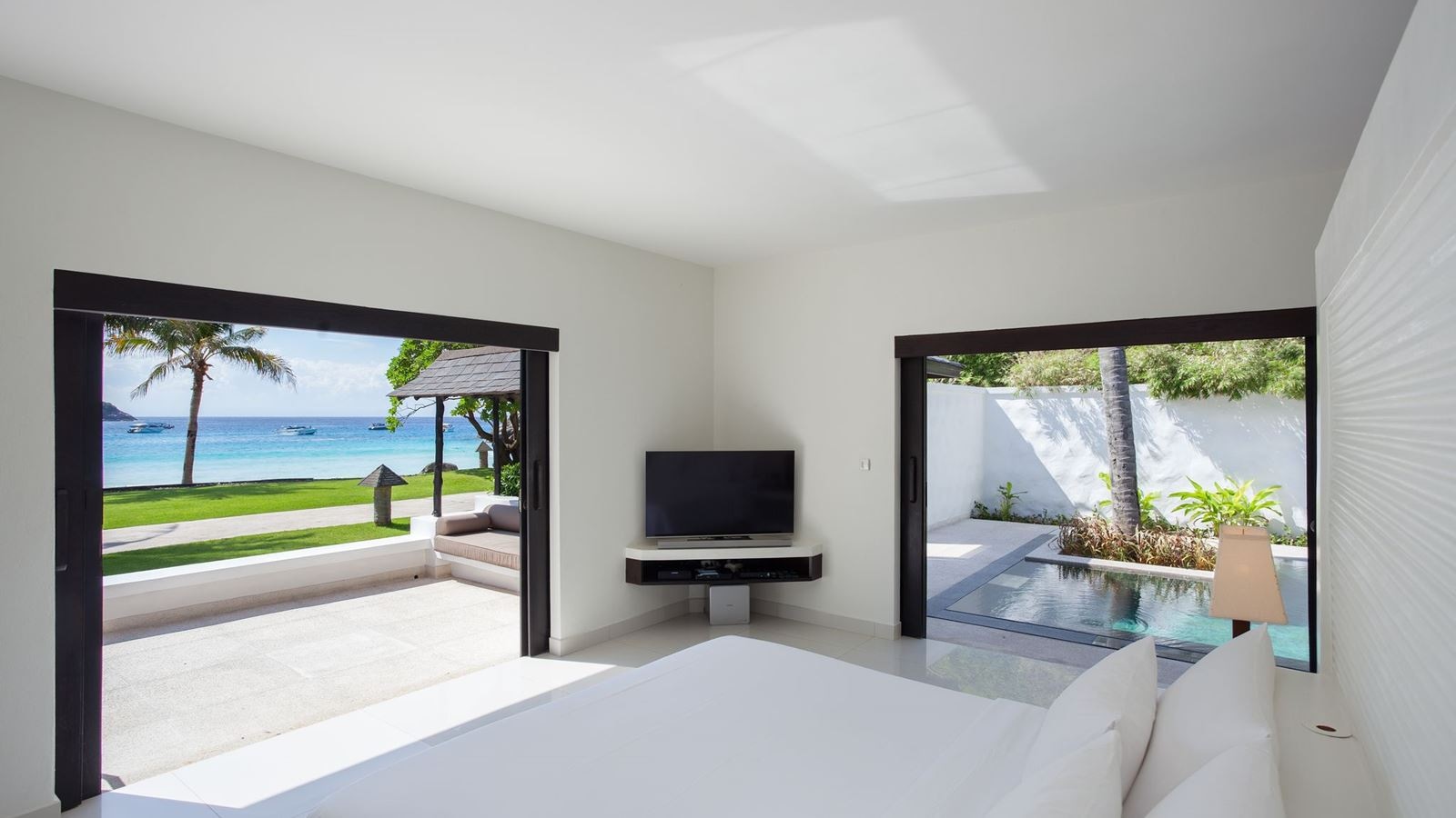 rooms-grand-deluxe-premium-pool-villa-beachfront