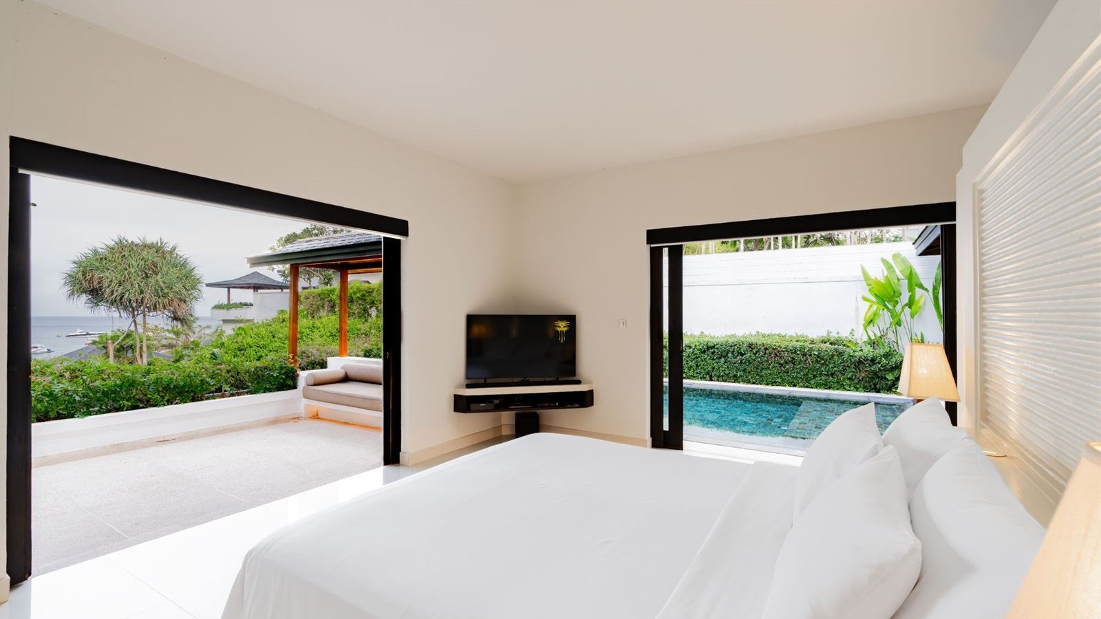 rooms-grand-deluxe-premium-pool-villa-with-seaview