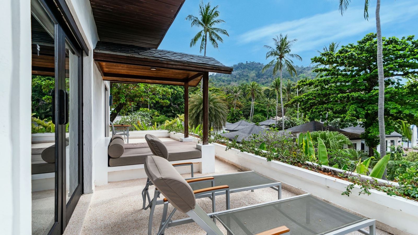 rooms-junior-pool-suite