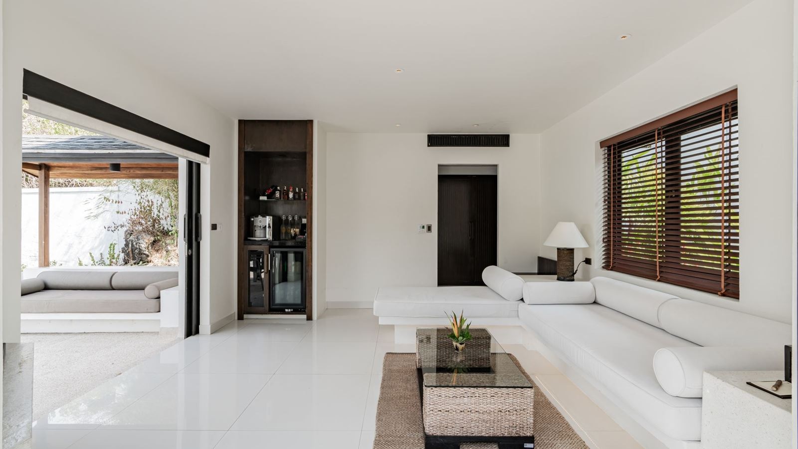 rooms-grand-pool-suite-beach-front