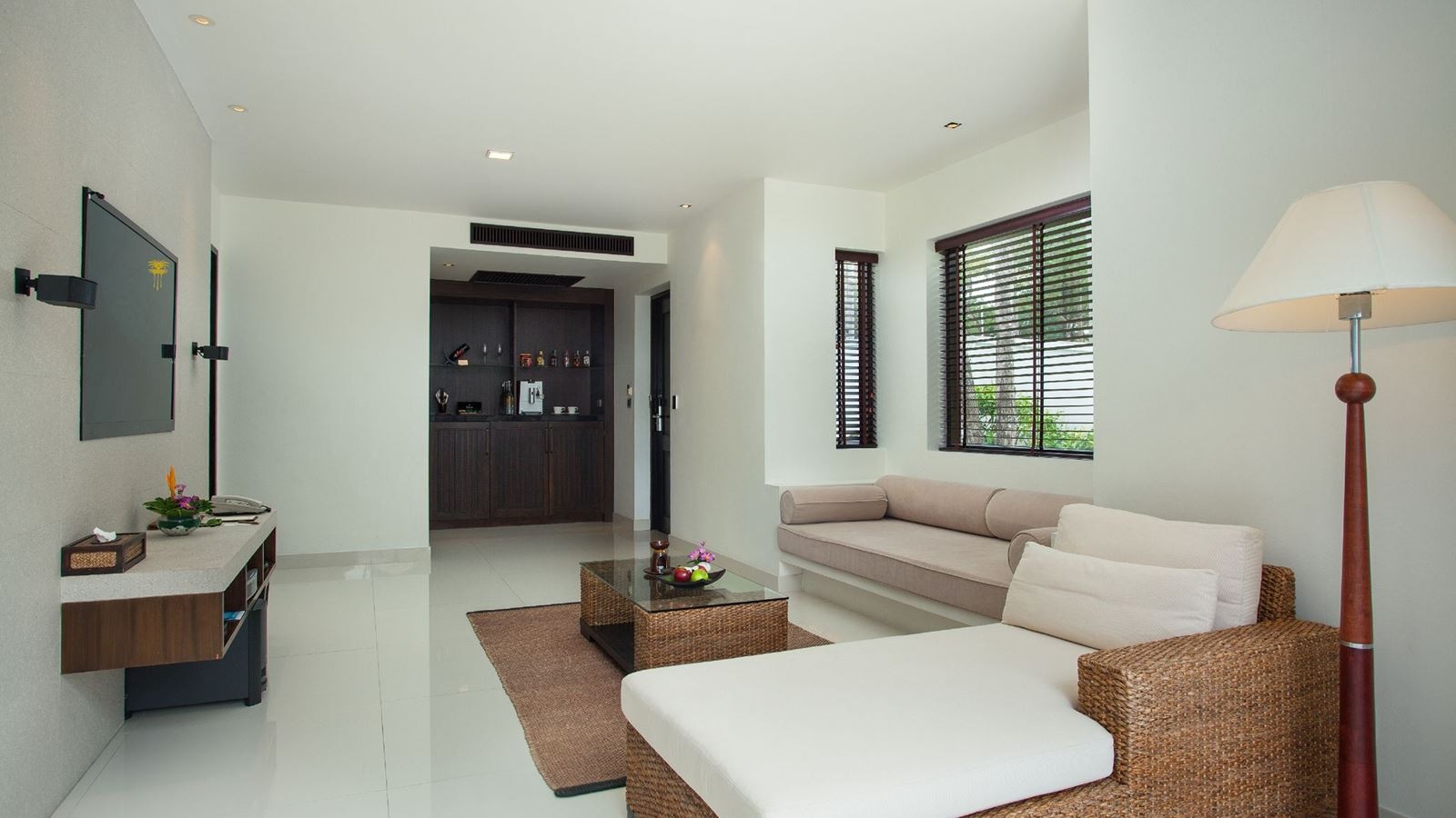 rooms-2-bedroom-grand-pool-suite