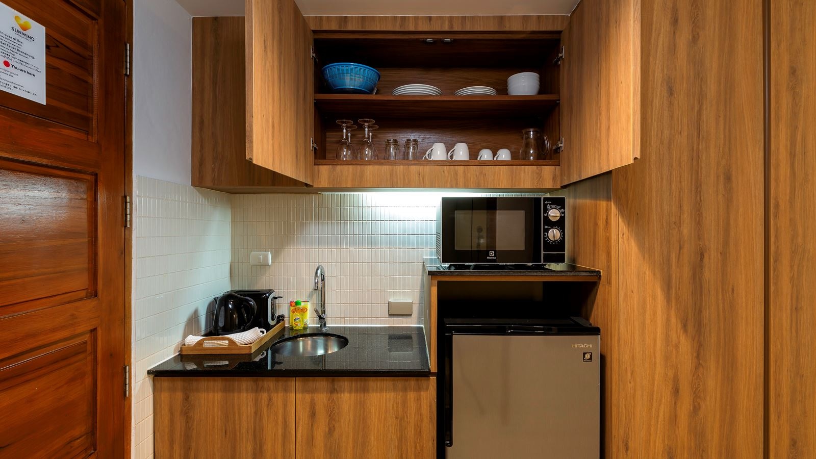 rooms-royal-studio-pool-access