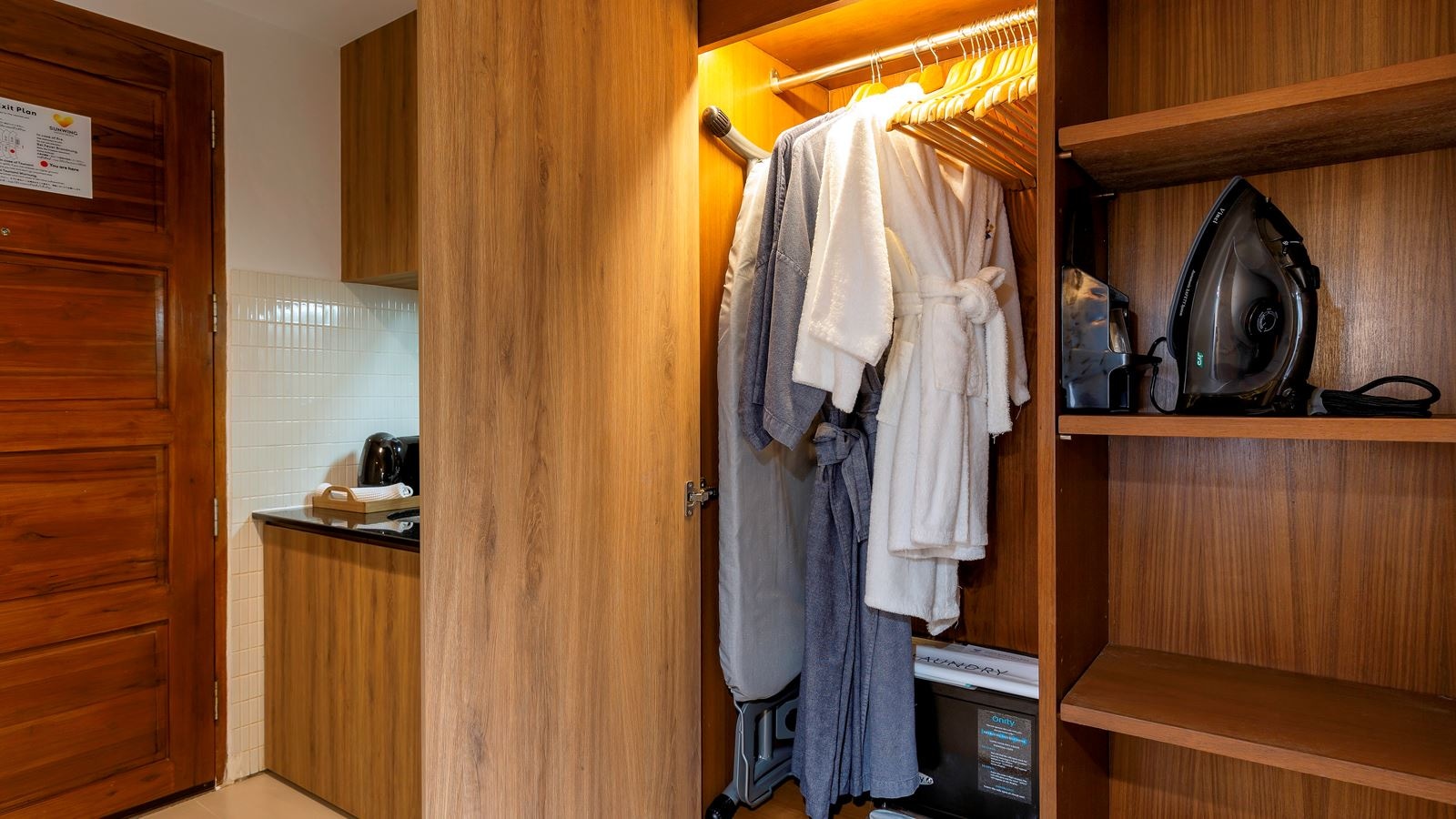 rooms-royal-studio-pool-access