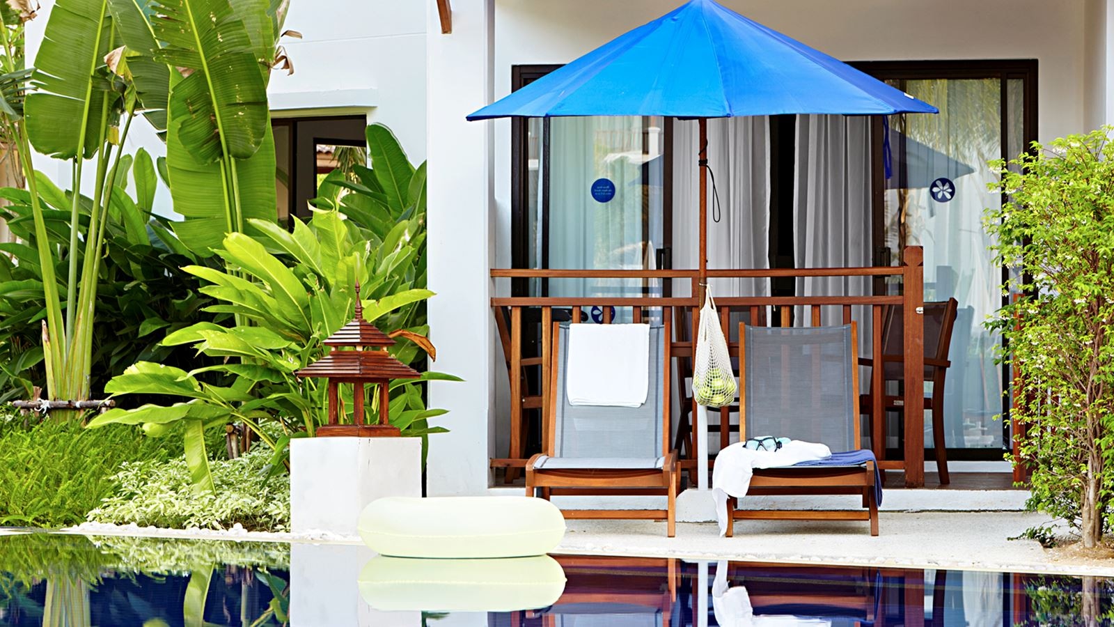 rooms-royal-studio-pool-access