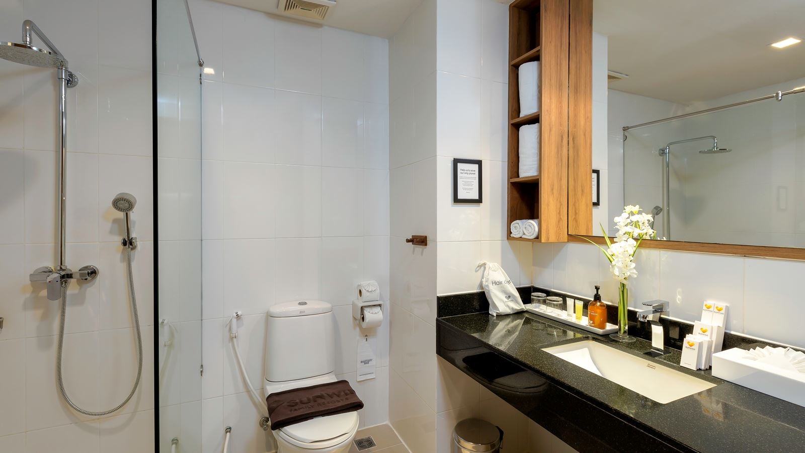 rooms-royal-studio-pool-access