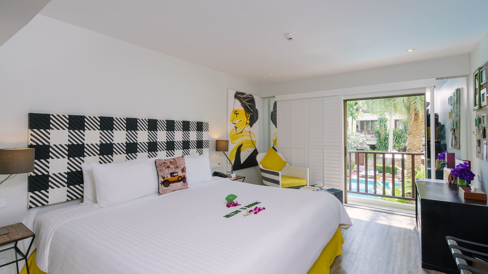 rooms-premier-pool-view