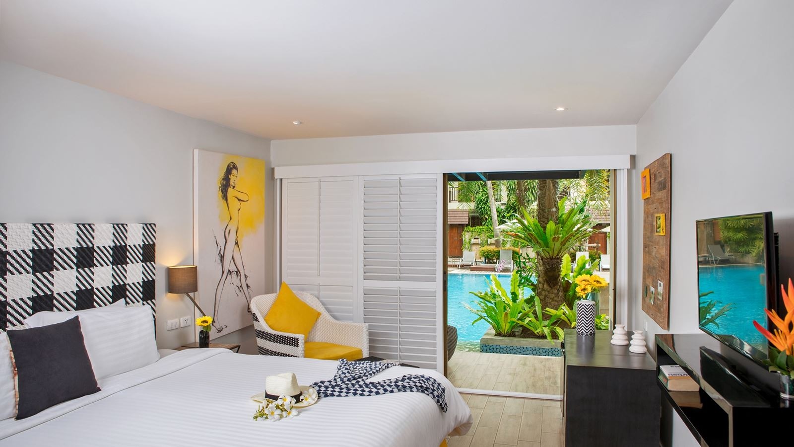 rooms-premier-pool-access