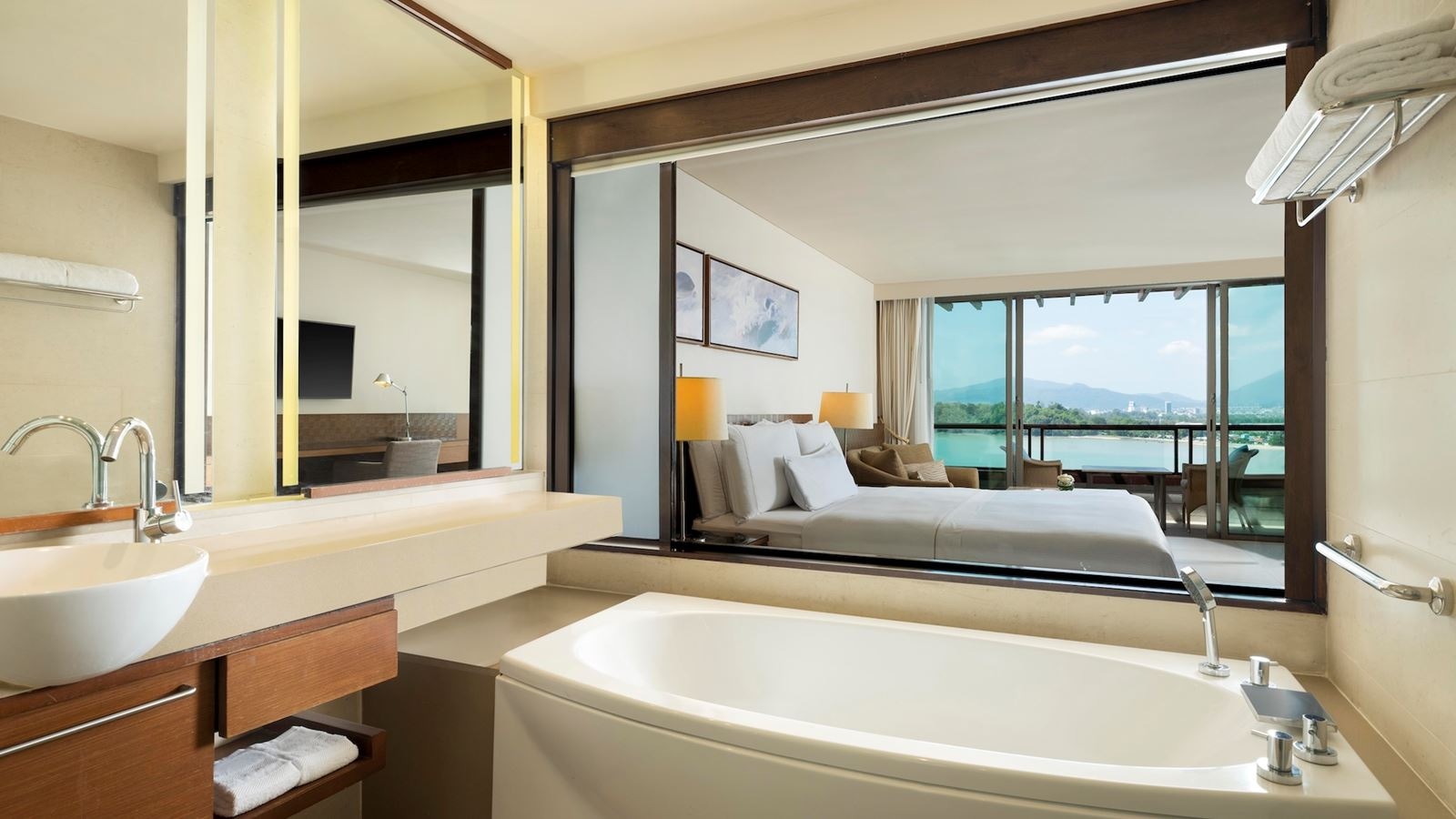 rooms-deluxe-sea-view-suite
