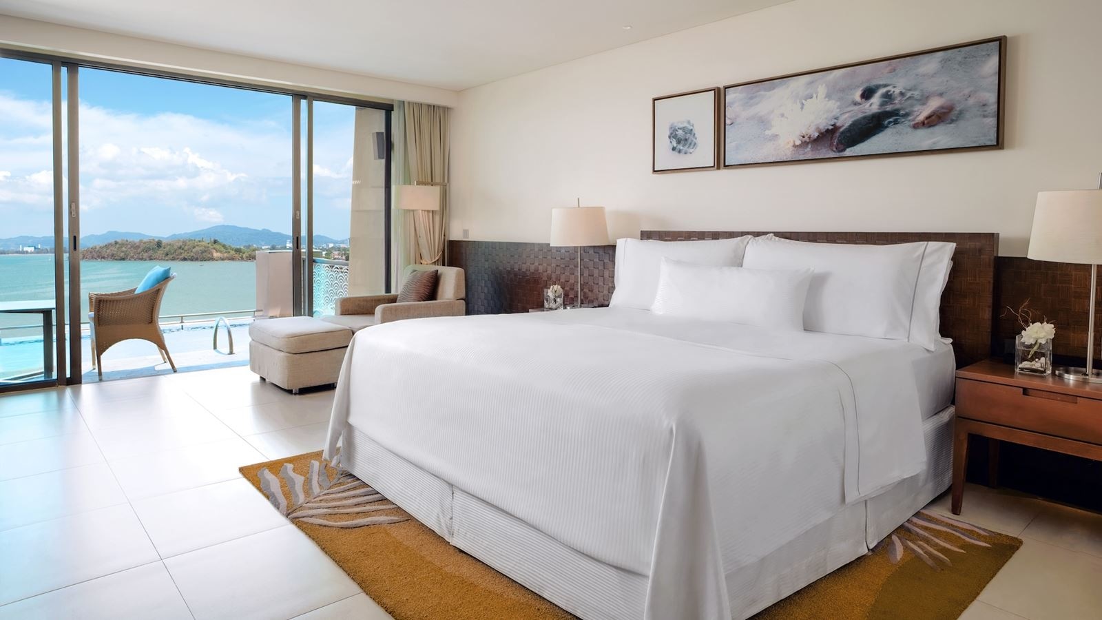 rooms-deluxe-sea-view-suite-pool-access