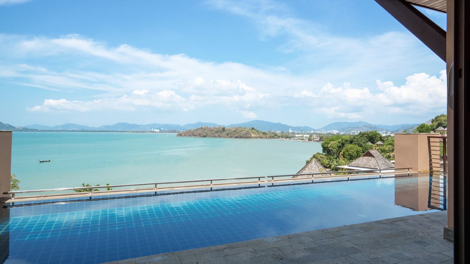 rooms-deluxe-sea-view-suite-pool-access