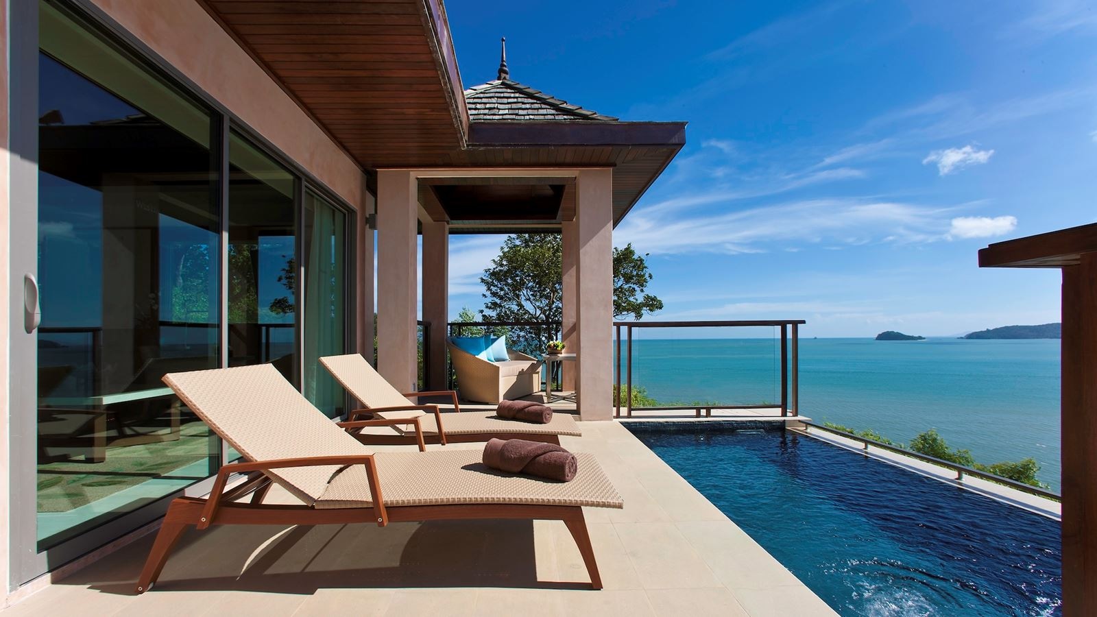 rooms-sala-pool-villa-seaview