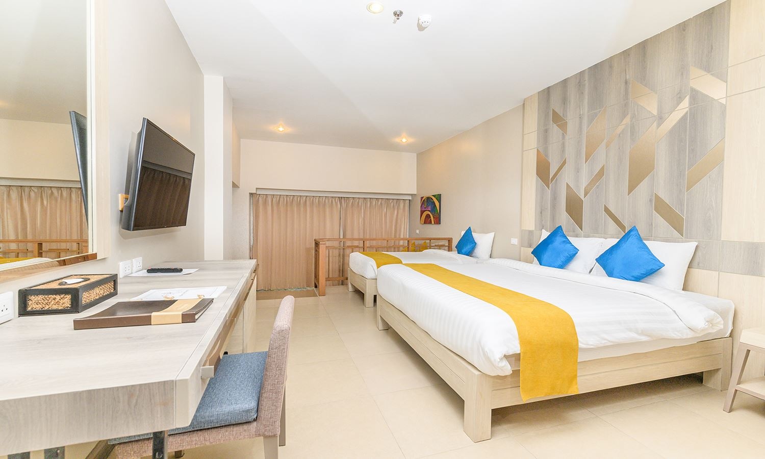 rooms-deluxe-triple-room