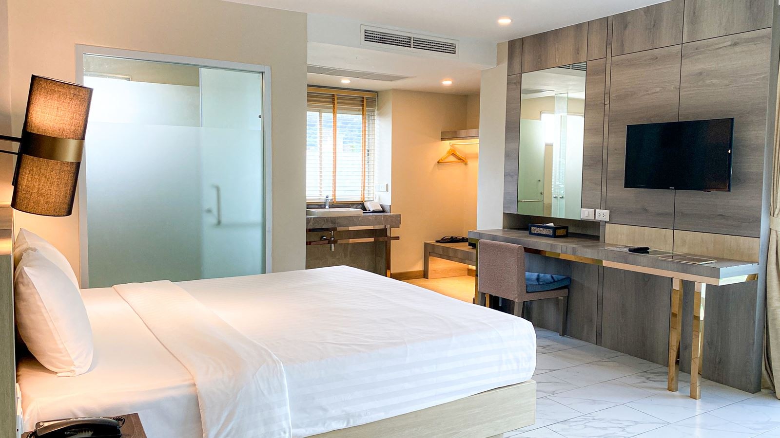 rooms-deluxe-room