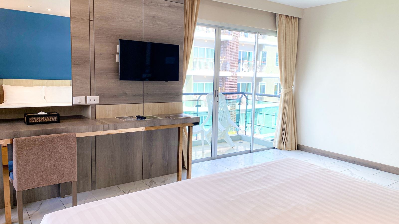 rooms-deluxe-room