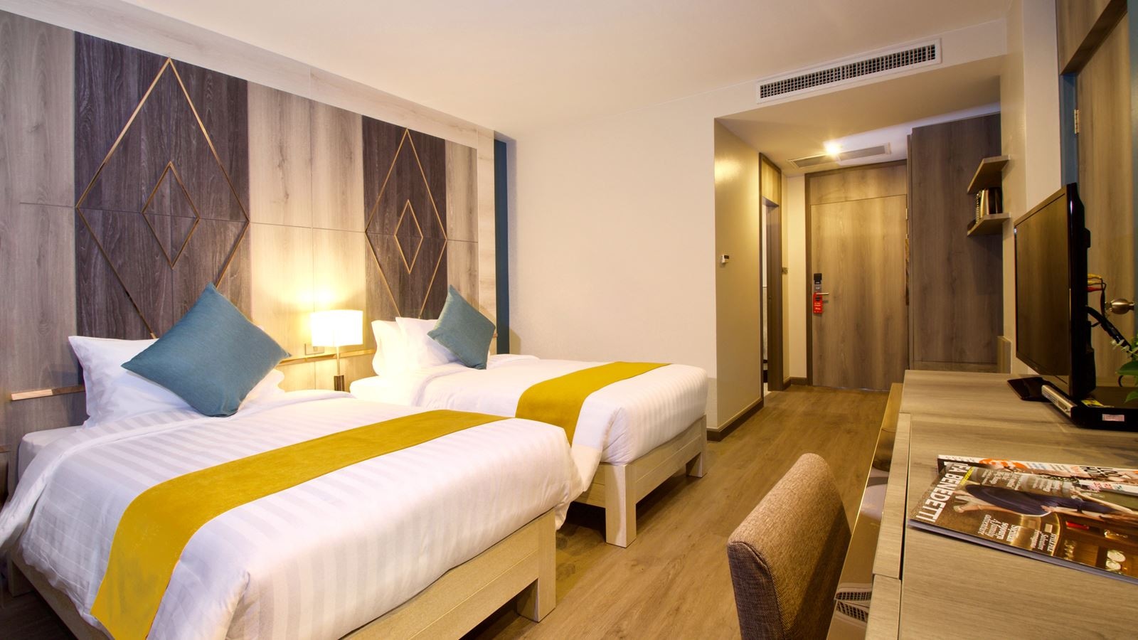 rooms-deluxe-room