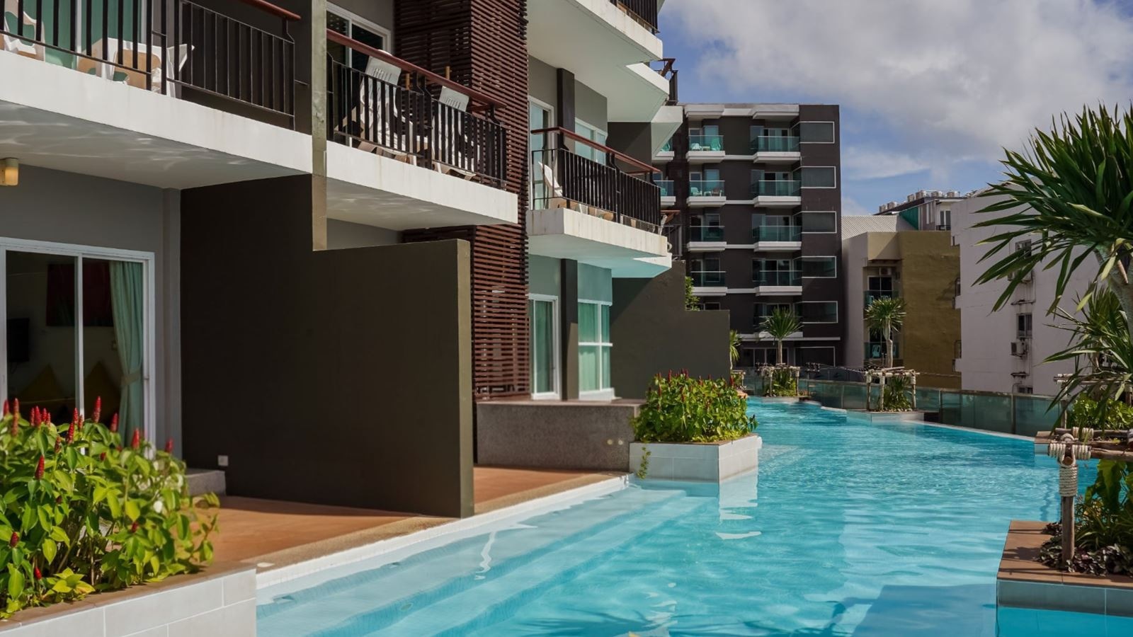 rooms-deluxe-pool-access