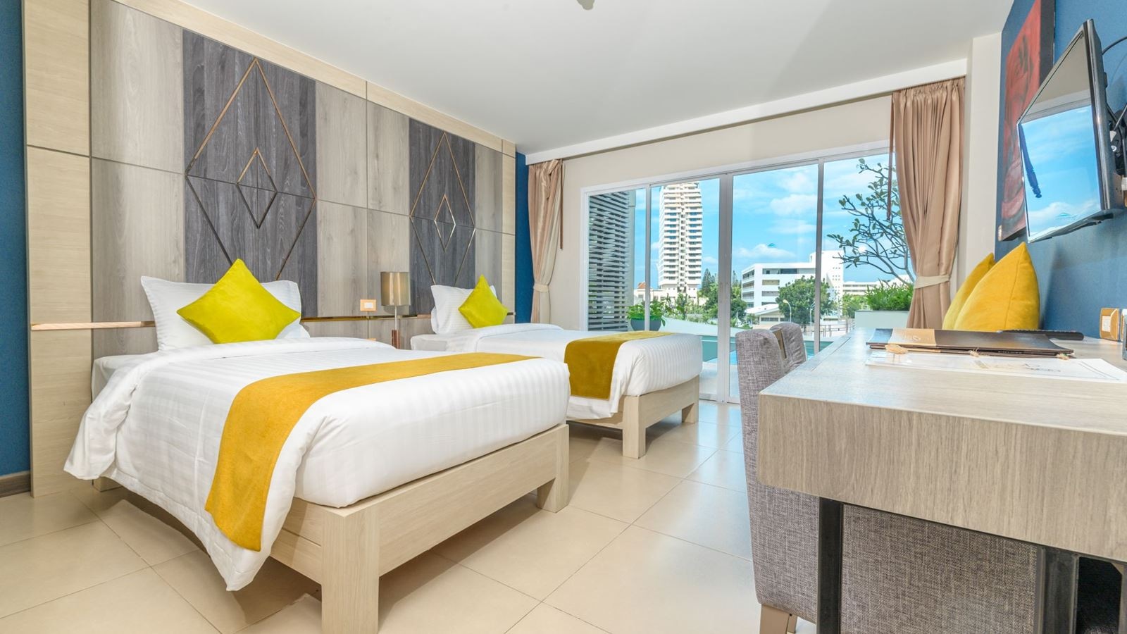 rooms-deluxe-pool-access