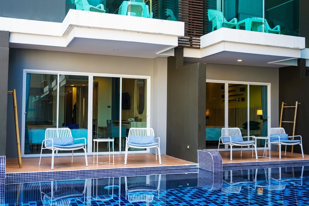 rooms-deluxe-pool-access