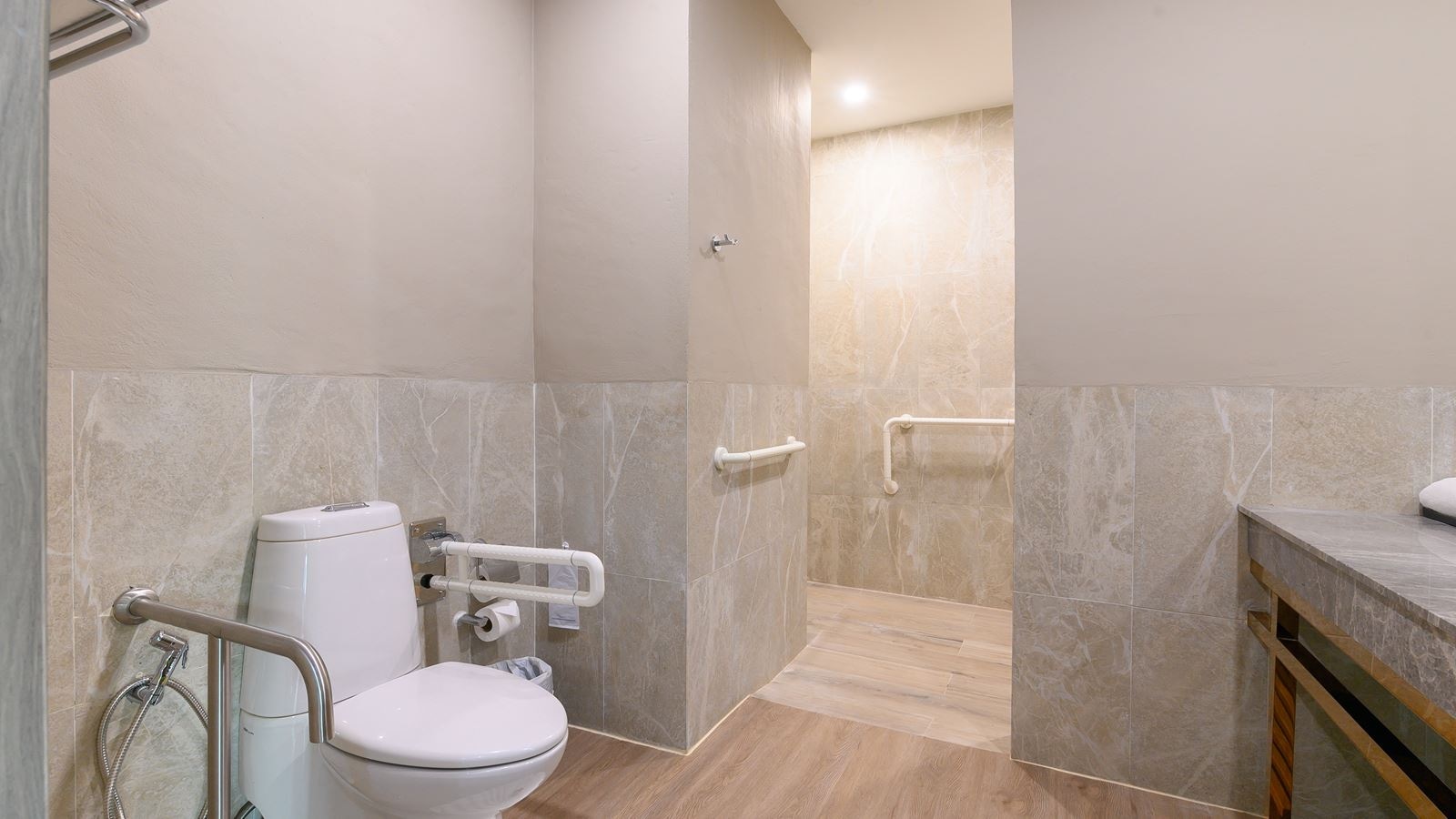 rooms-family-grand-deluxe-suite