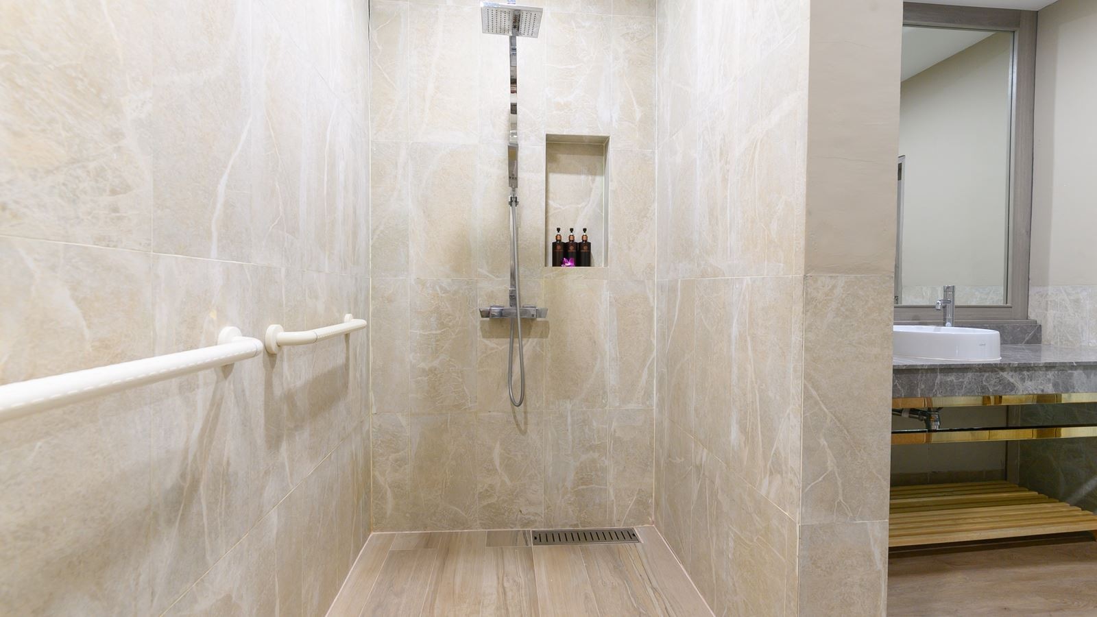 rooms-family-grand-deluxe-suite