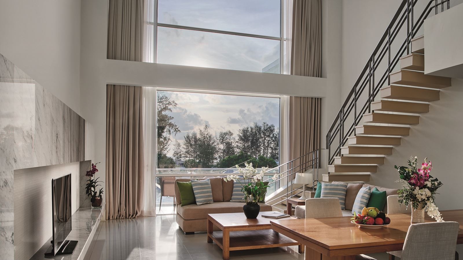 rooms-4-bedroom-penthouse-pool-suite-with-kitchen