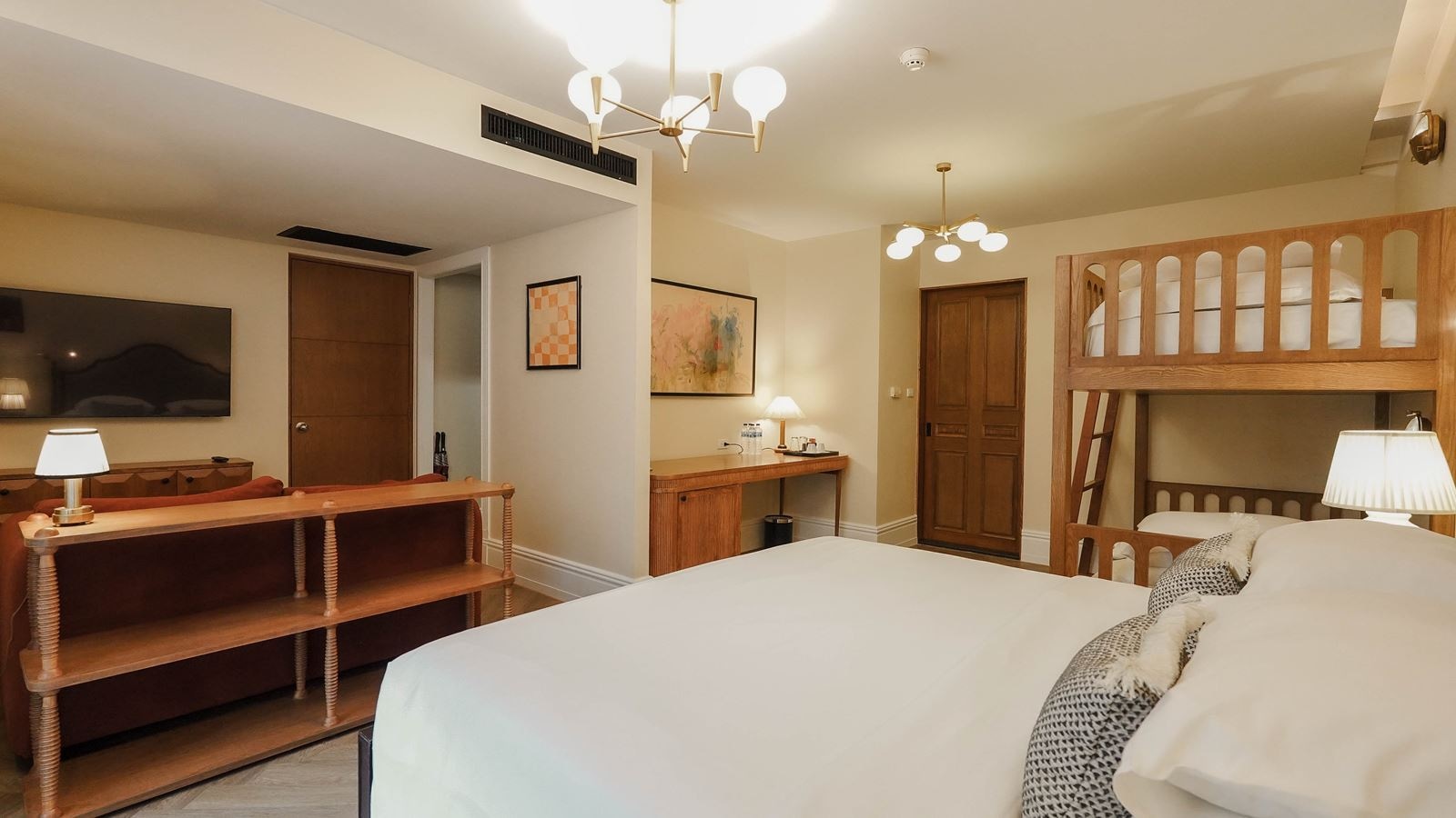 rooms-family-room