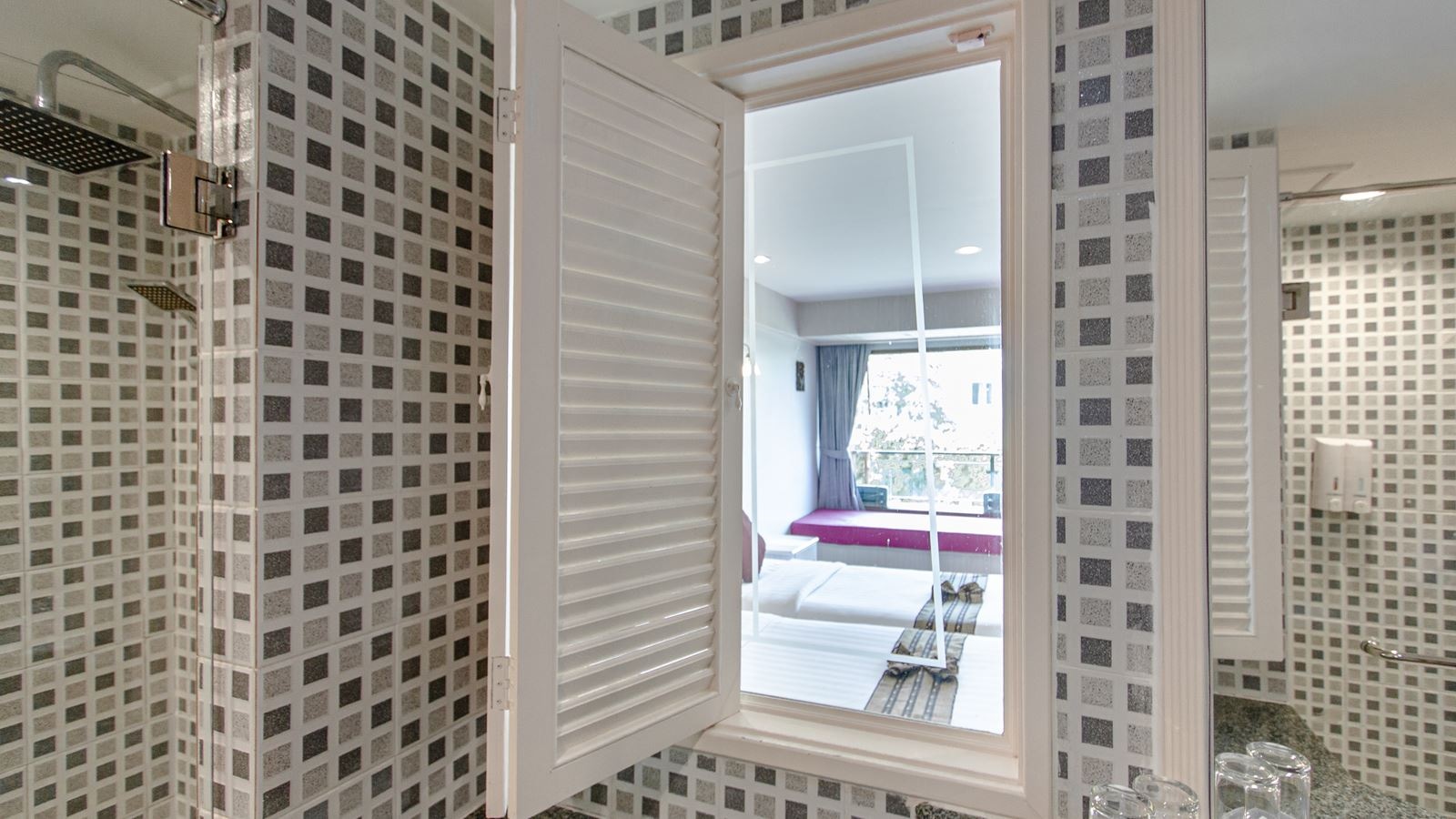 rooms-deluxe-pool-access