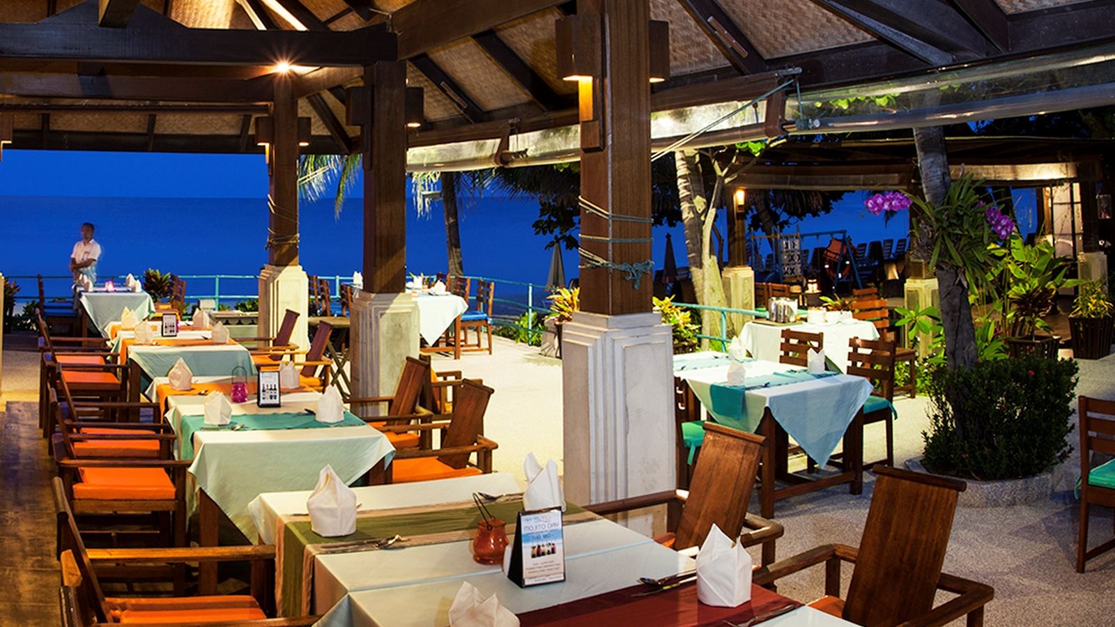 restaurants-yellow-beach-restaurant