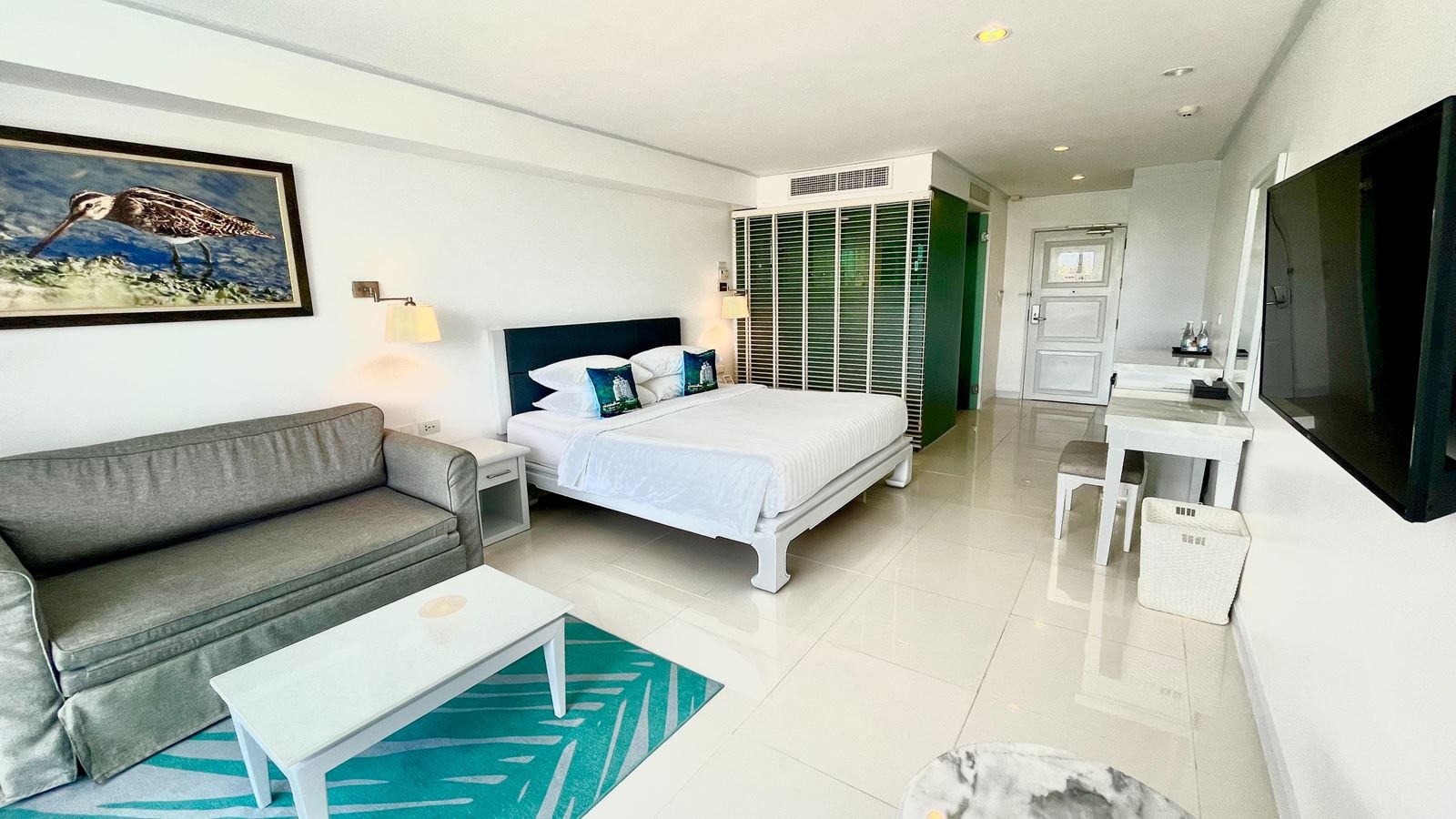 rooms-deluxe-pool-view